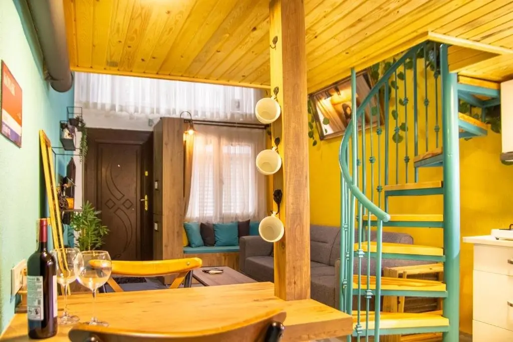 Измир: Central and Colorful Studio Flat in Alsancak