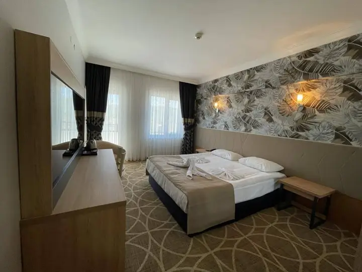 Курсунлу: Kursunlu Thermal Hotel