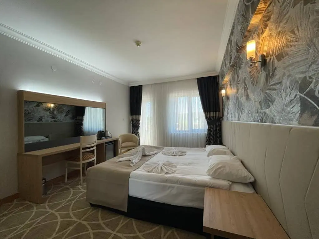 Курсунлу: Kursunlu Thermal Hotel