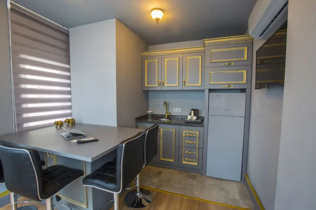 Йомра: Real King Suit Otel