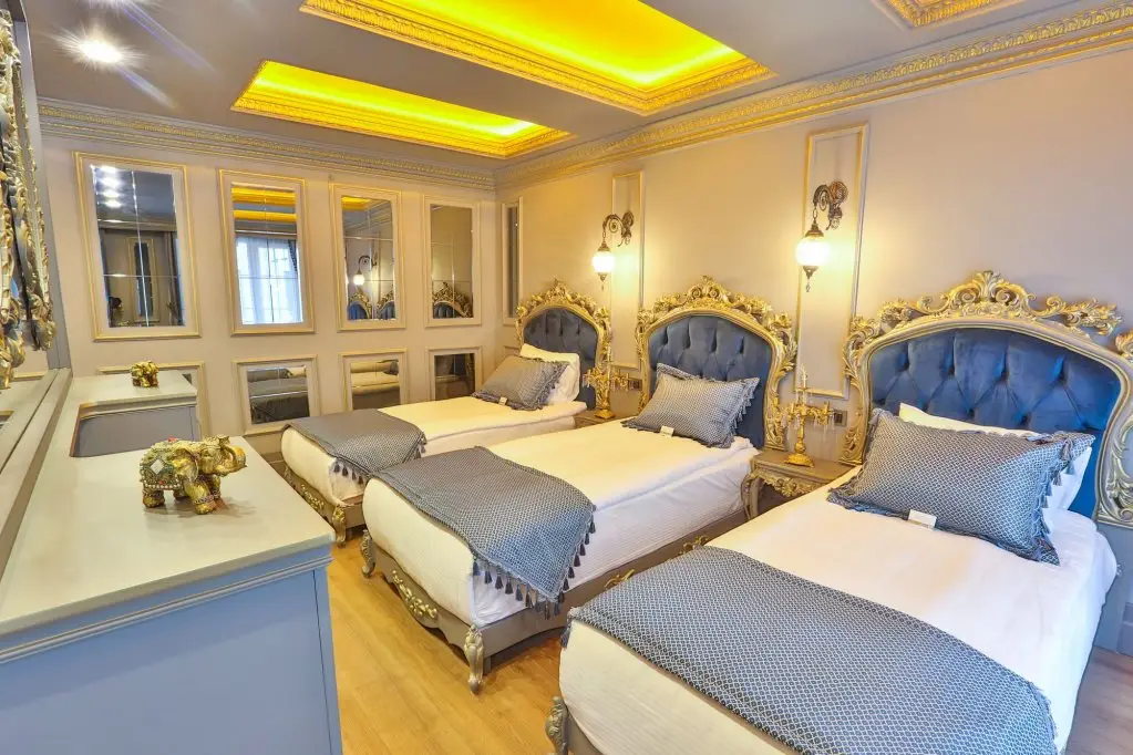 Йомра: Real King Suit Otel