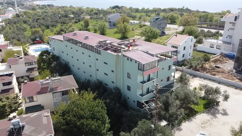 Гузеляли: Adaya Karşı Otel