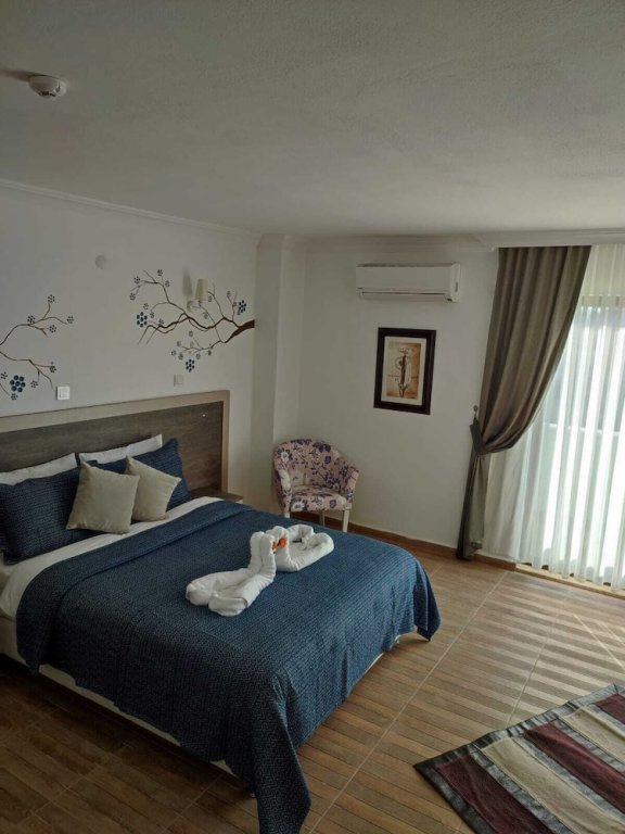 Гузеляли: Adaya Karşı Otel