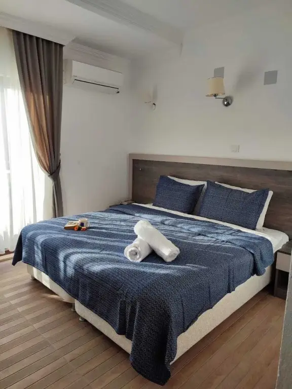 Гузеляли: Adaya Karşı Otel