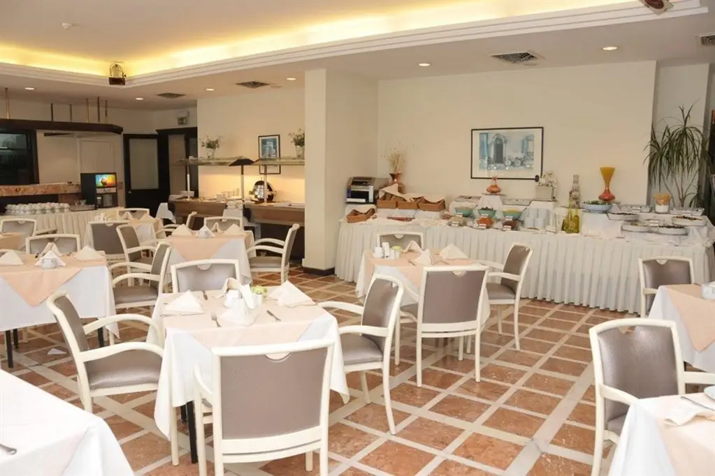 Ege Palas Business Hotel — фото 1