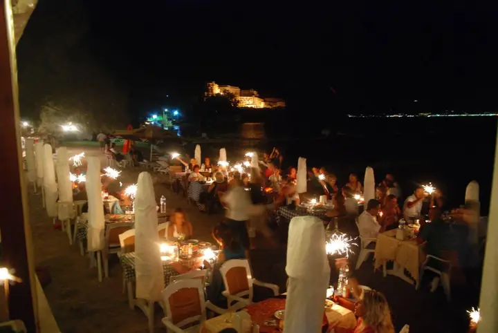 Акьярлар: Castello Di Akyarlar