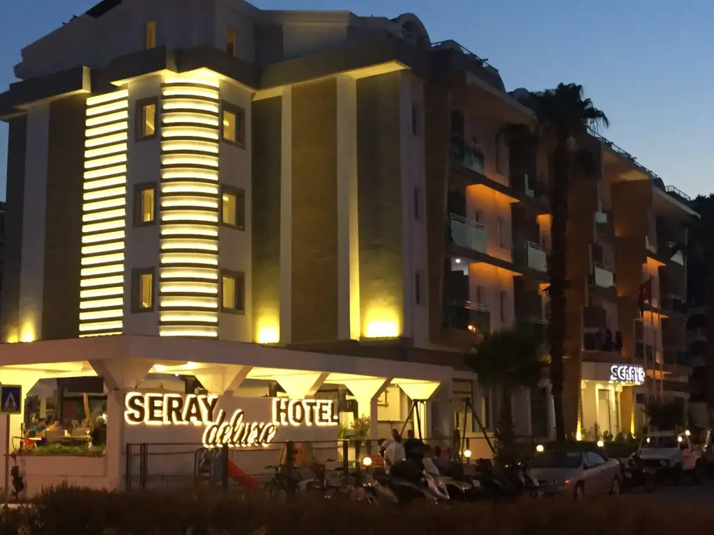 Aryes Deluxe Hotel — фото 1