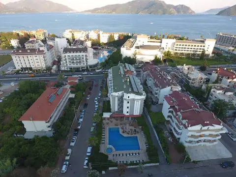 Aryes Deluxe Hotel — фото 1