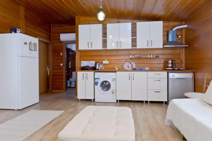 Бодрум: Tiny House With Shared Pool and Balcony in Bodrum