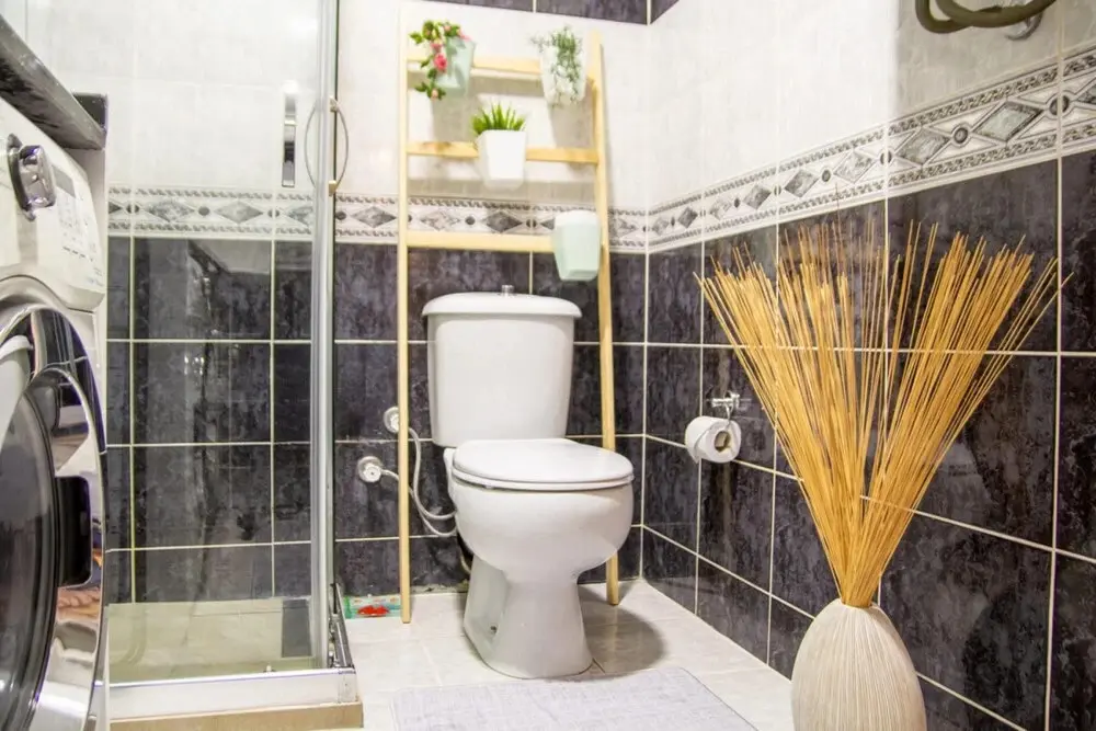 Измир: Flat Near Coast With Shared Terrace in Karsiyaka