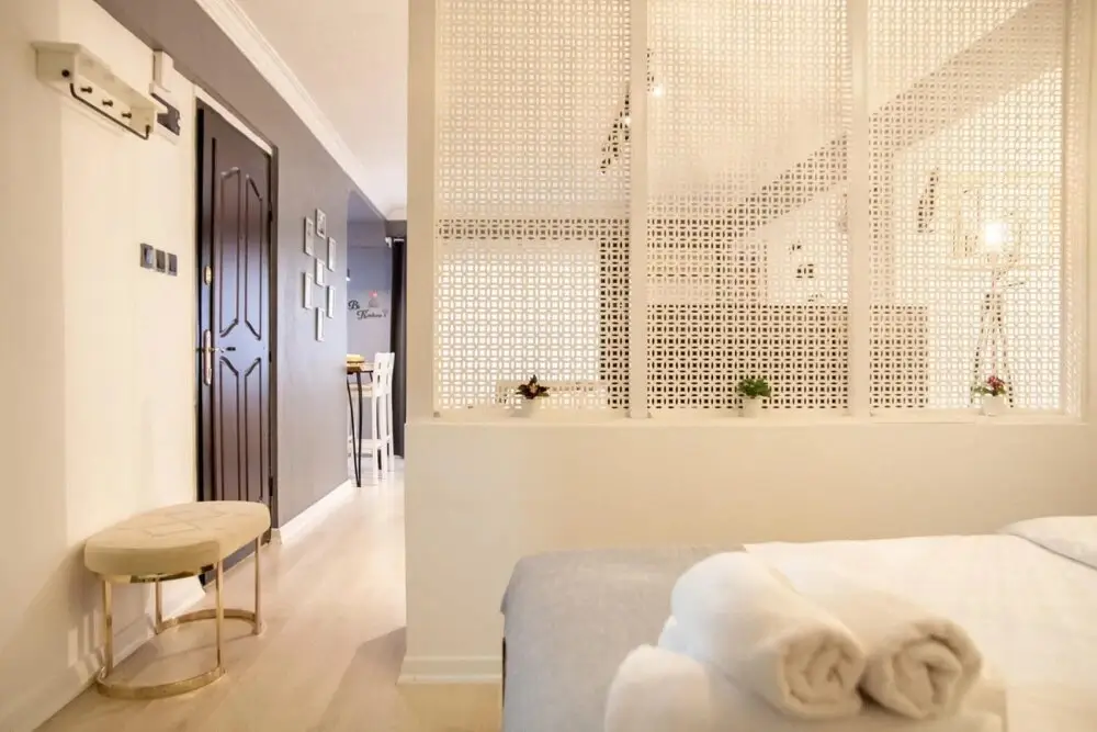 Измир: Flat Near Coast With Shared Terrace in Karsiyaka