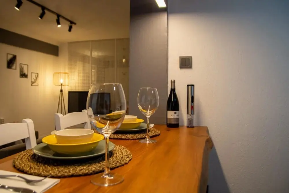 Измир: Flat Near Coast With Shared Terrace in Karsiyaka