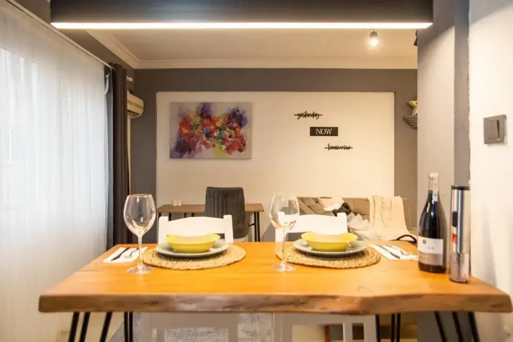 Измир: Flat Near Coast With Shared Terrace in Karsiyaka