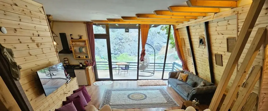 Ардешен: Zayna Bungalov