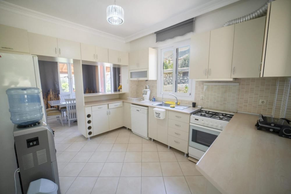 Карадере: Villa With Shared Pool and Sea View in Seydikemer