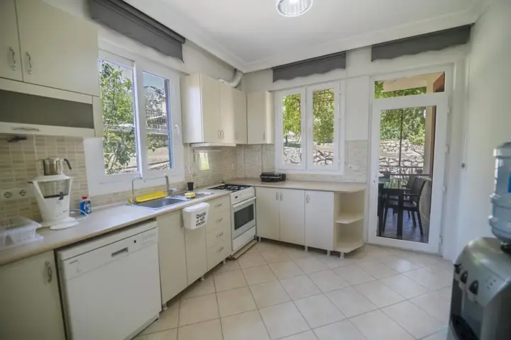 Карадере: Villa With Shared Pool and Sea View in Seydikemer