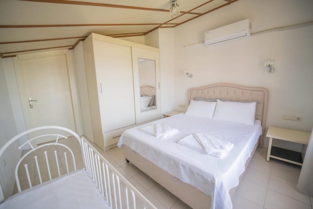 Карадере: Villa With Shared Pool and Sea View in Seydikemer