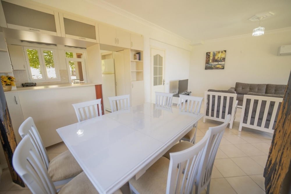 Карадере: Villa With Shared Pool and Sea View in Seydikemer