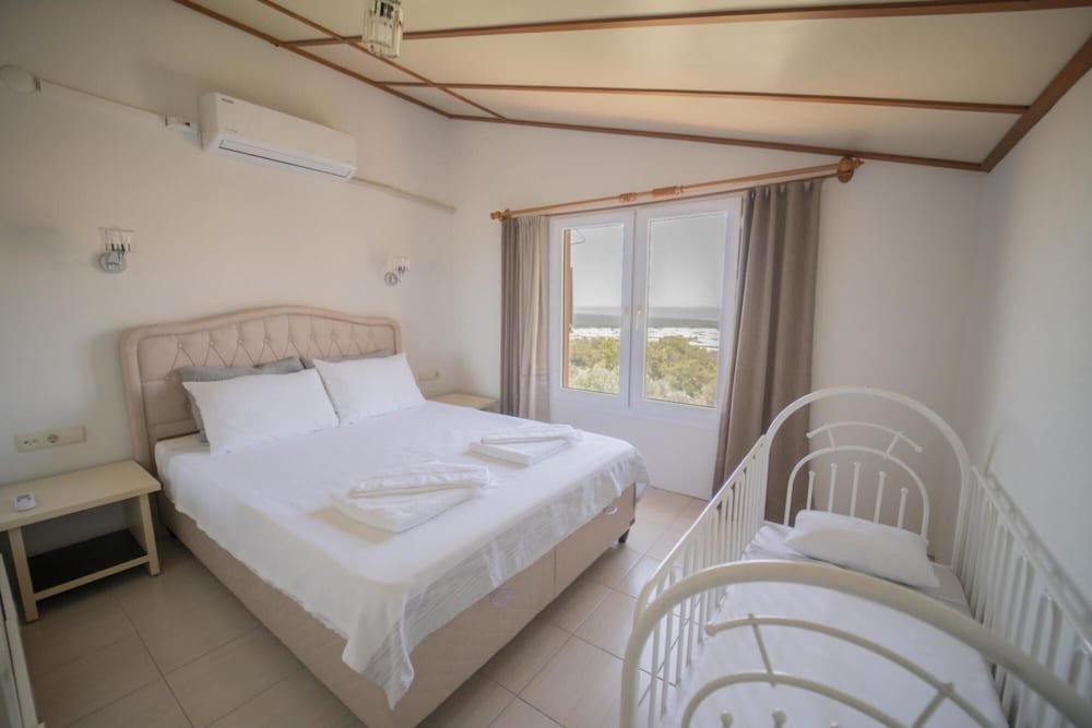 Карадере: Villa With Shared Pool and Sea View in Seydikemer