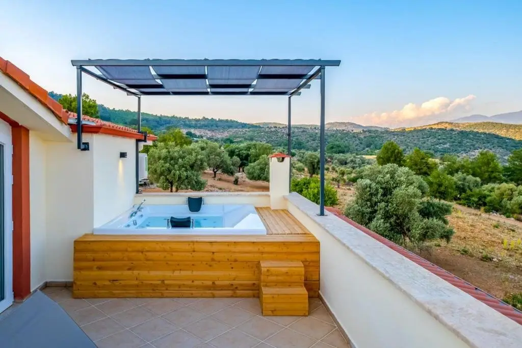 Карадере: Villa with Shared Pool and Jacuzzi in Seydikemer