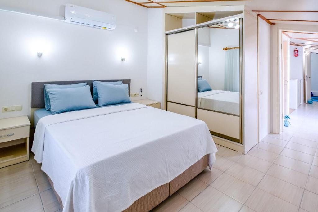 Карадере: Villa with Shared Pool and Jacuzzi in Seydikemer