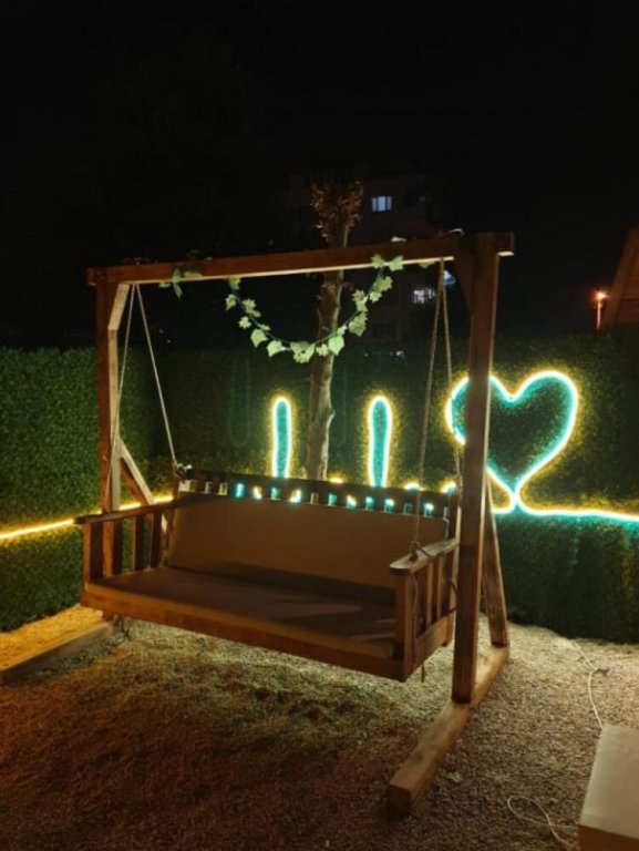 Увезпинар: Charming Bungalow with Shared Garden near Beach in Cinarcik, Yalova