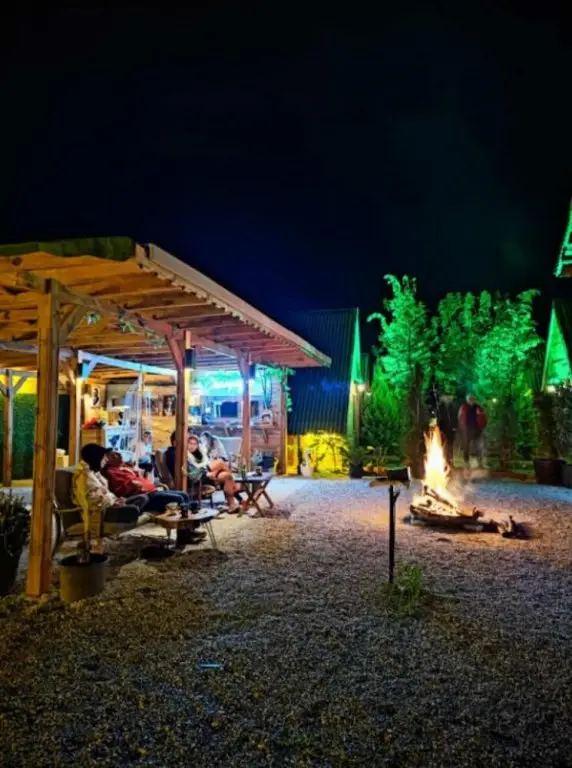 Увезпинар: Charming Bungalow with Shared Garden near Beach in Cinarcik, Yalova