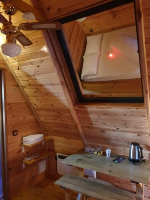 Увезпинар: Charming Bungalow with Shared Garden near Beach in Cinarcik, Yalova