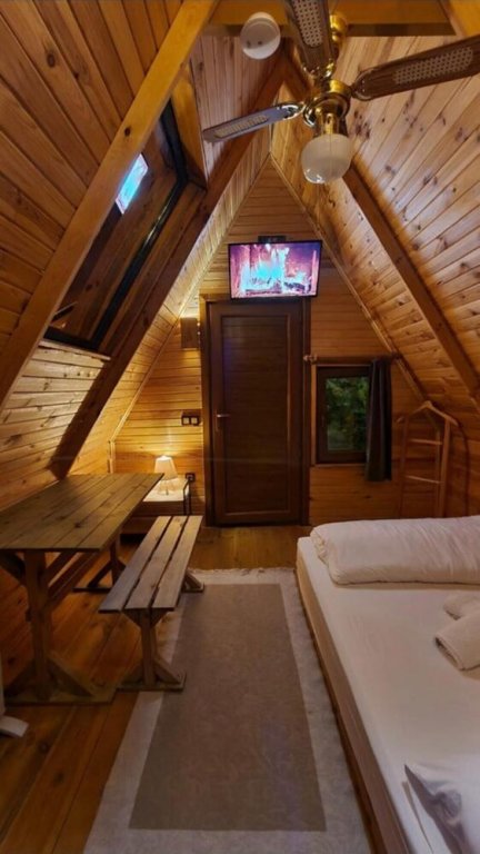 Увезпинар: Charming Bungalow with Shared Garden near Beach in Cinarcik, Yalova