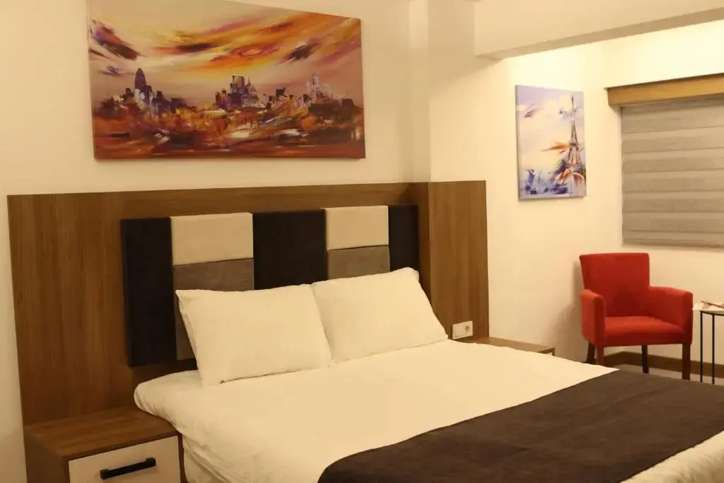 Янык: Rivada Hotel