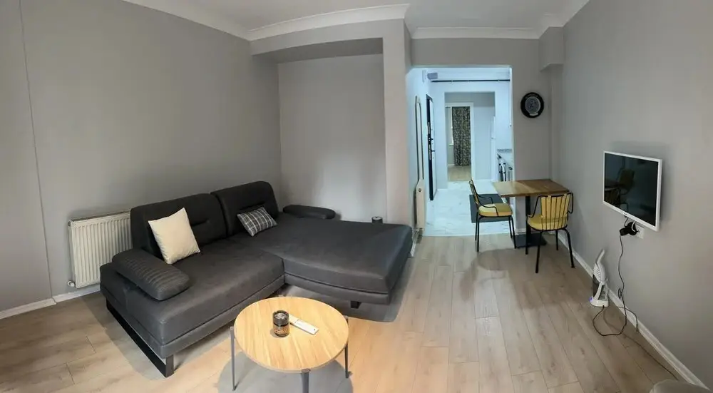 Стамбул: Lovely Apartment With Balcony in Esenler