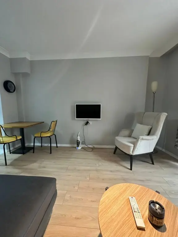 Стамбул: Lovely Apartment With Balcony in Esenler