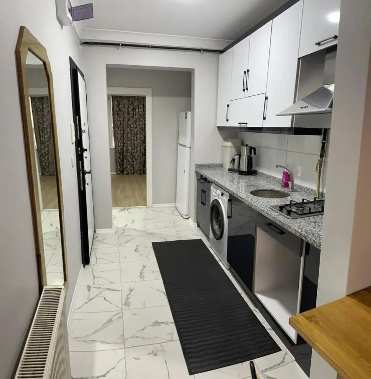 Стамбул: Lovely Apartment With Balcony in Esenler
