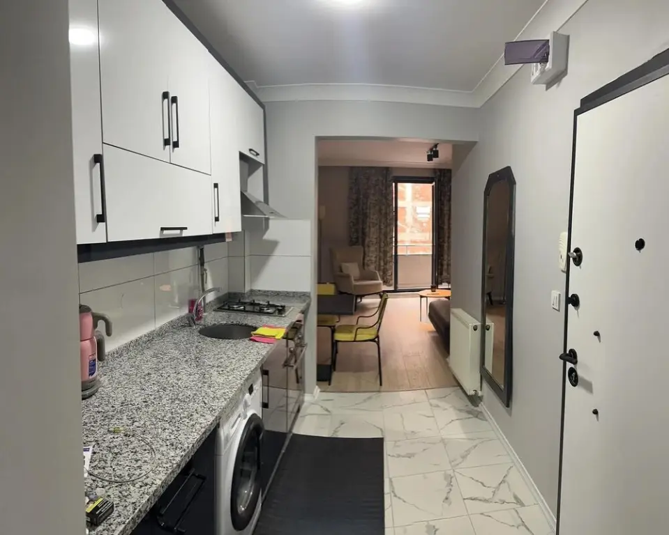 Стамбул: Lovely Apartment With Balcony in Esenler