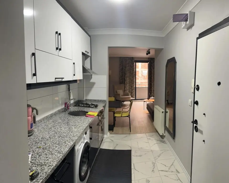 Стамбул: Lovely Apartment With Balcony in Esenler