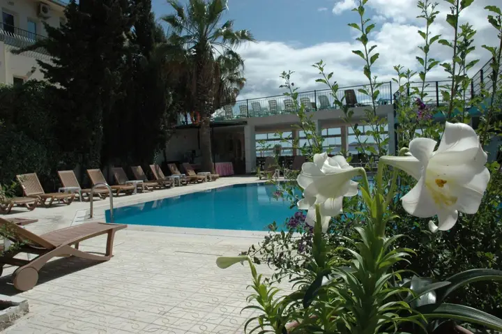 Тургутрейс: Cemre Hotel
