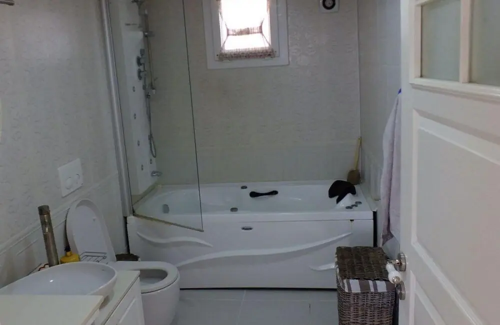 Кушадасы: Amazing House With Balcony and Mesmerizing View Right Next to the Sea in Kusadasi