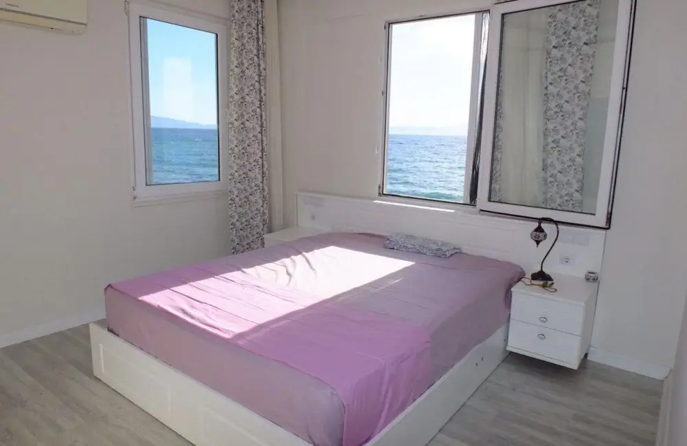Кушадасы: Amazing House With Balcony and Mesmerizing View Right Next to the Sea in Kusadasi