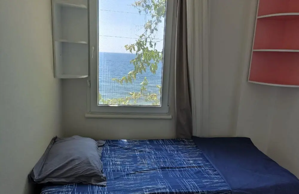 Кушадасы: Amazing House With Balcony and Mesmerizing View Right Next to the Sea in Kusadasi