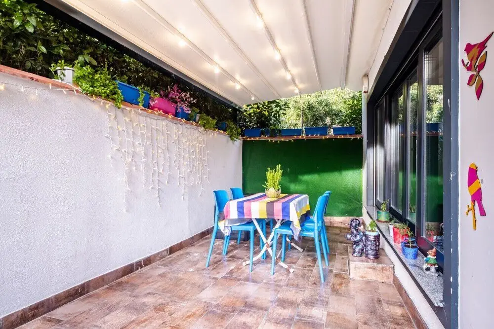 Стамбул: Flat With Rainbow Themed Interior in Goztepe