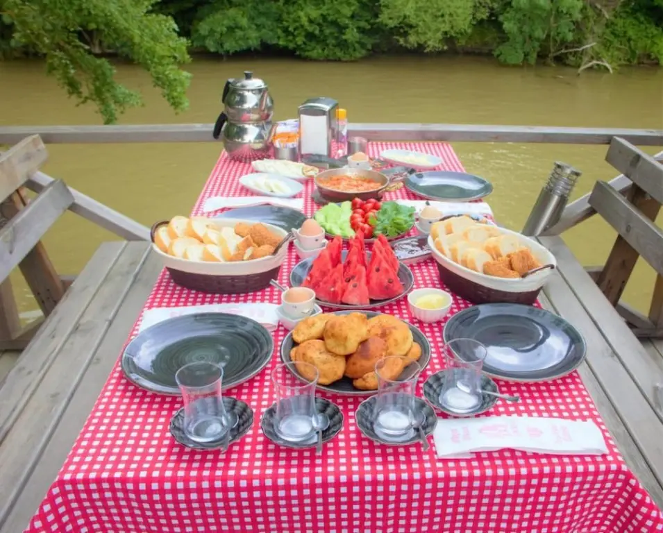 Сайл: Mesmerizing Tiny House On Riverside in Agva