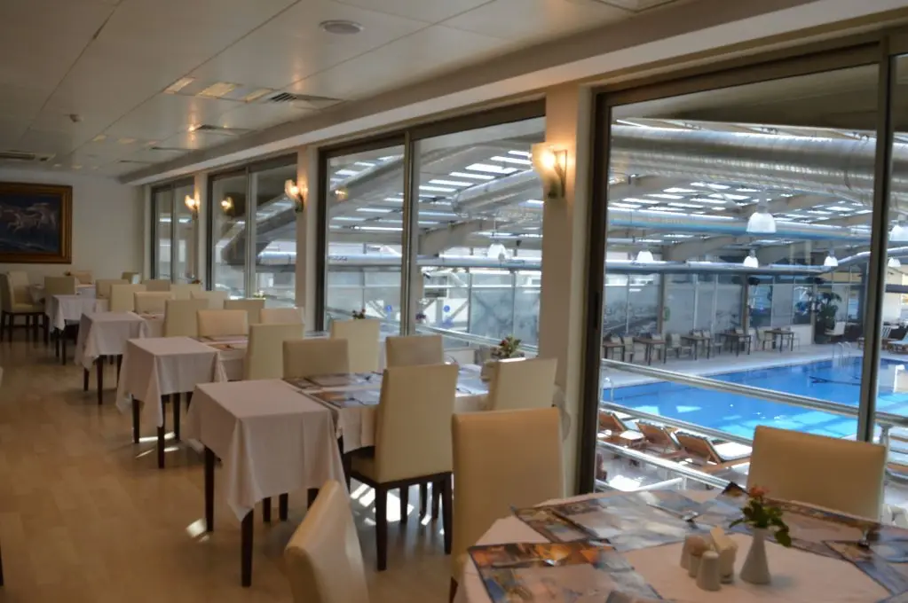 Бююкчекмедже: Blue World Hotel