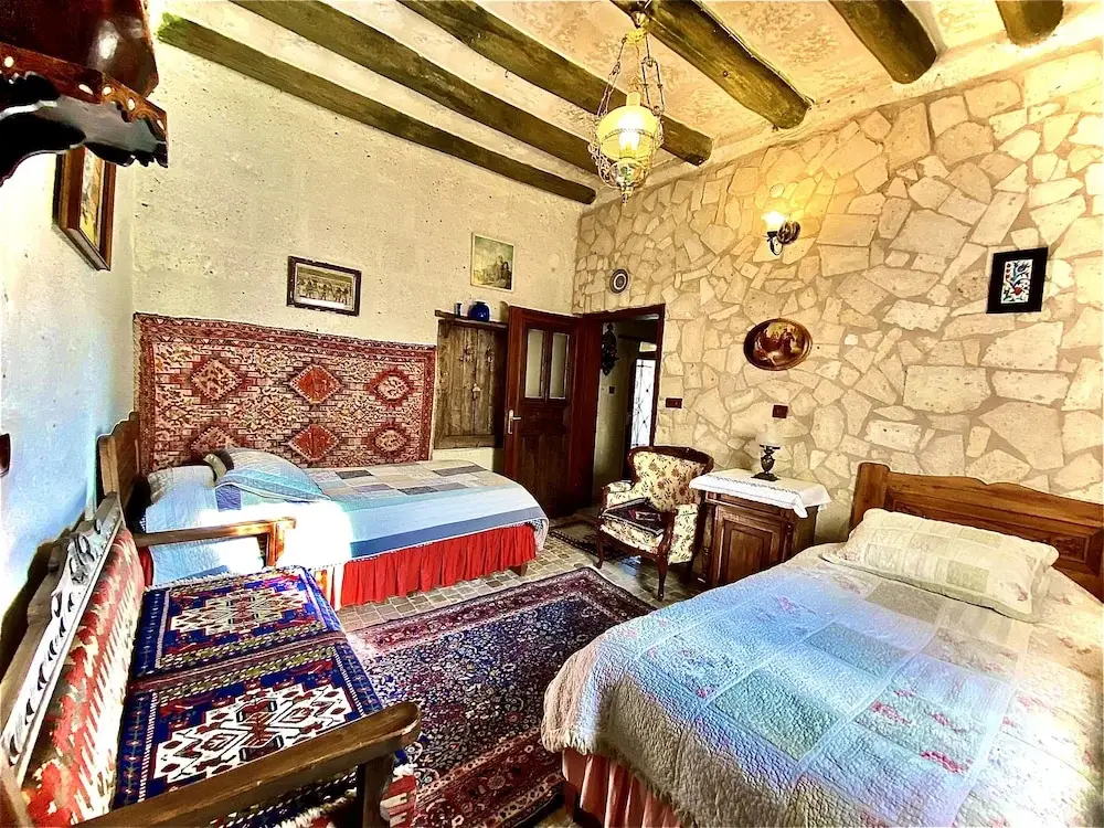 Аванос: Sofa Hotel