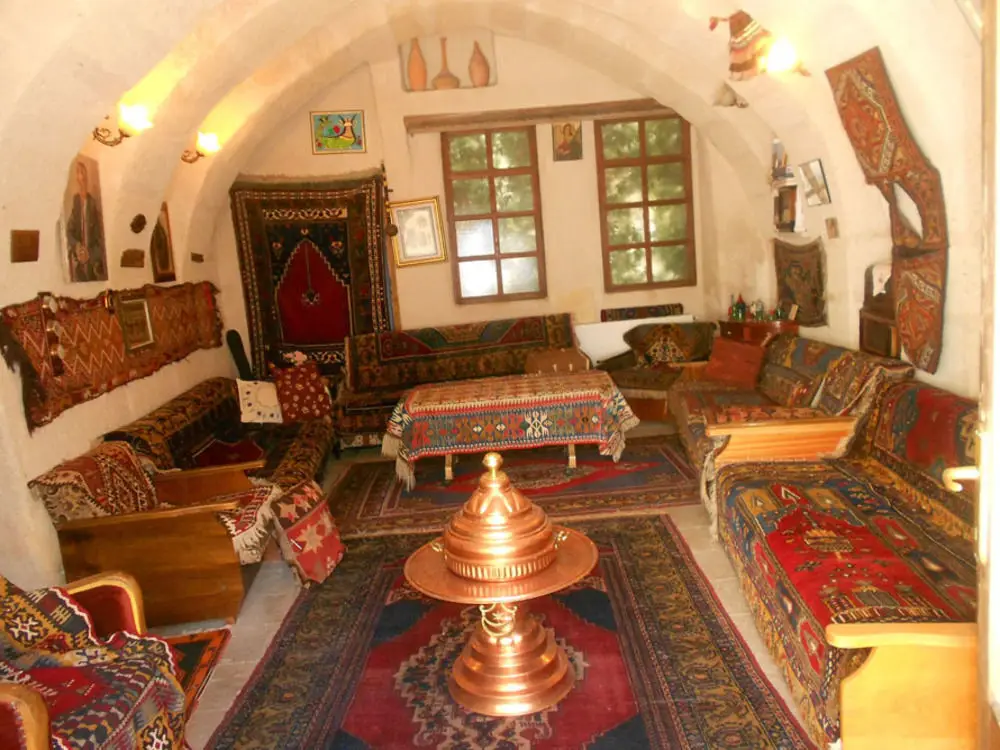 Аванос: Sofa Hotel