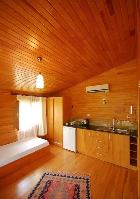 Чиралы: Baraka House