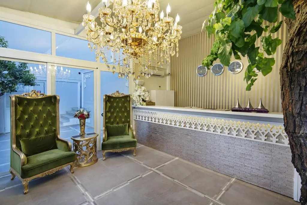 Дуачи: Elegance East Hotel 
