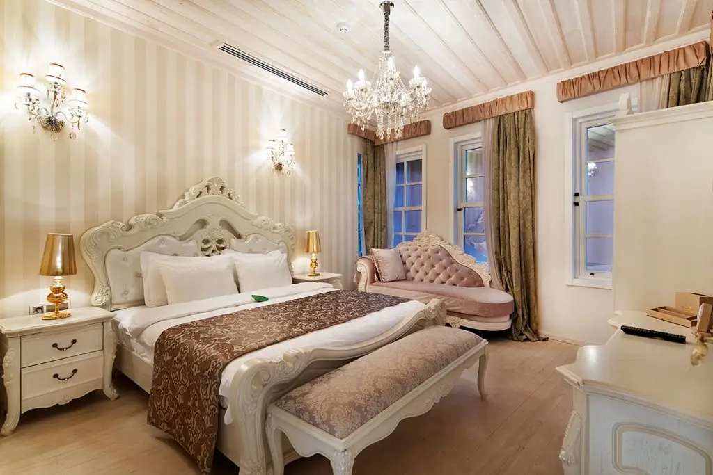 Дуачи: Elegance East Hotel 