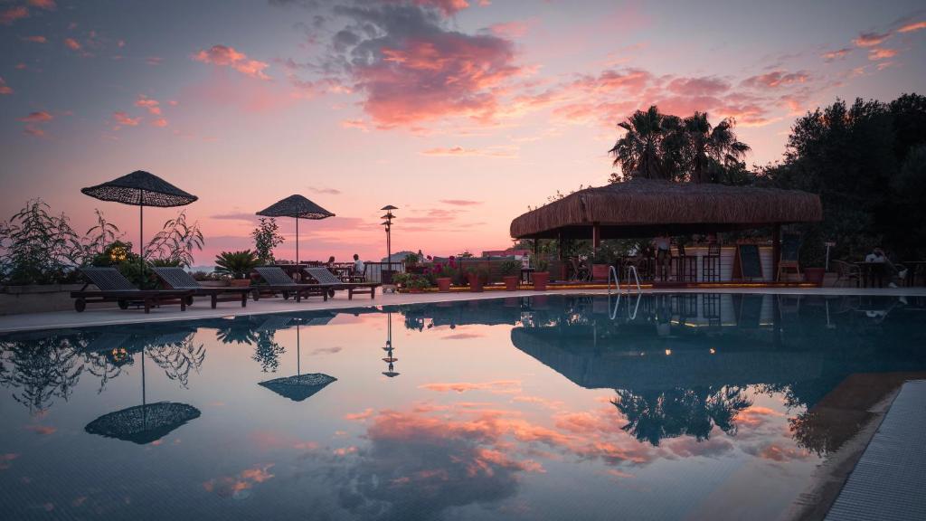 Яликавак: 4Reasons Hotel And Bistro