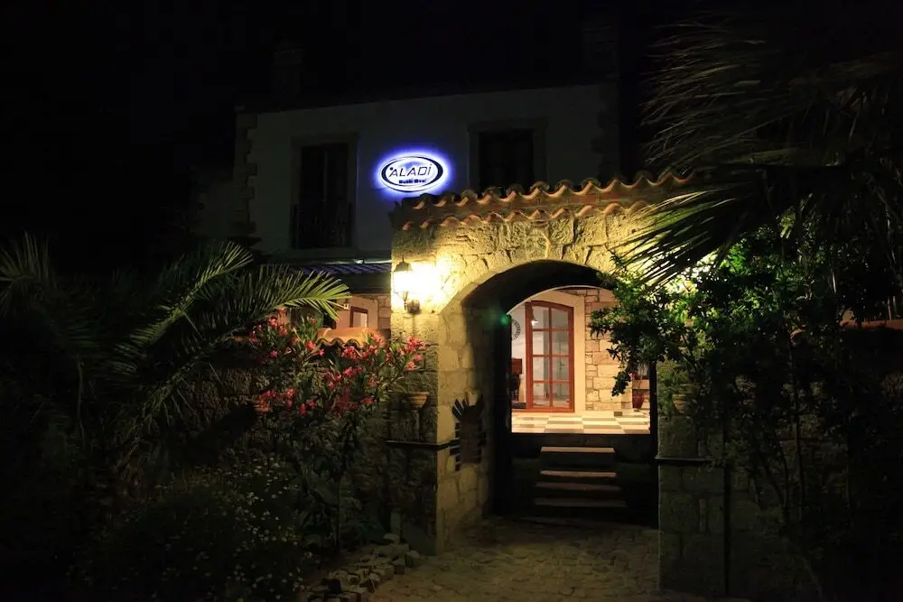 Чешме: Aladi Hotel