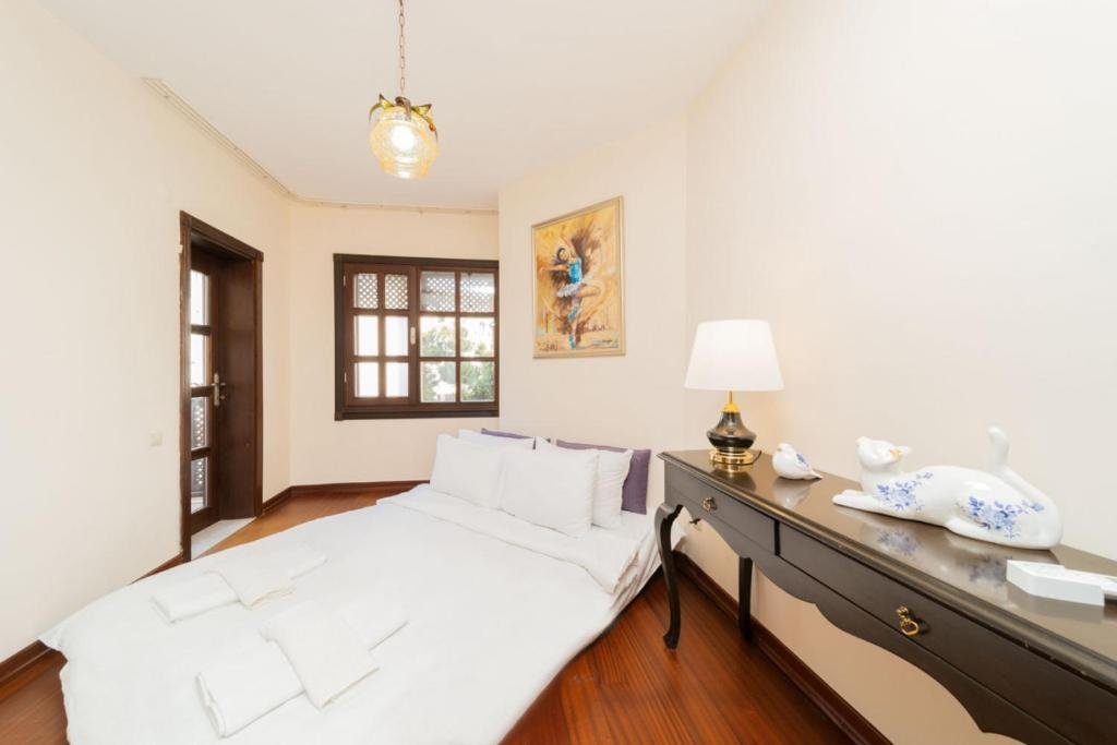 Анталья: House Close to Beach With Shared Pool in Antalya